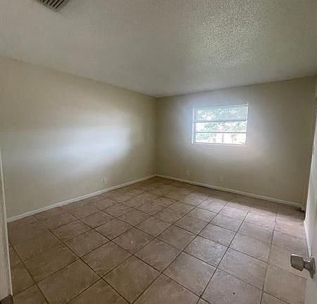 5th image of 207 NW 32nd Ct APT 207