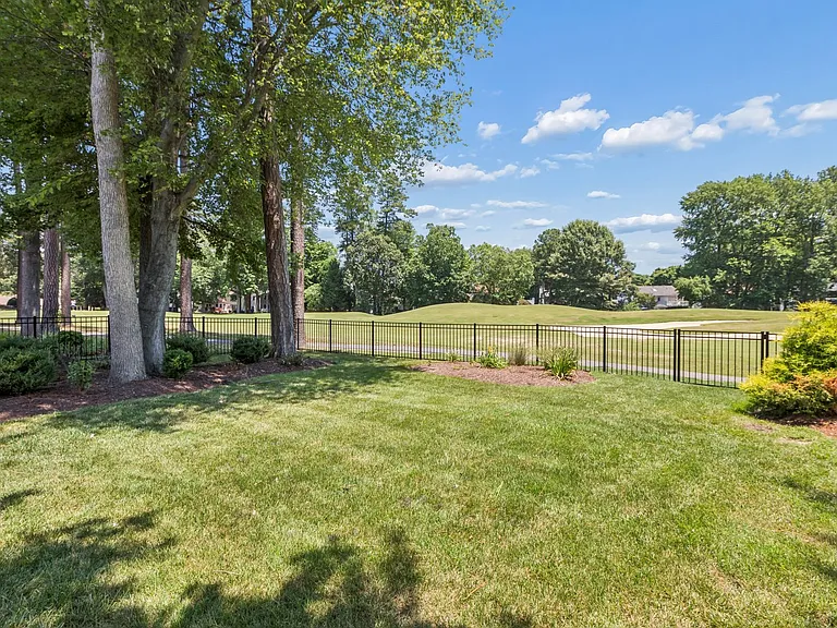 812 E Willow Point Pl — Photo 42