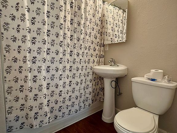 2nd image of 1090 S Salmonberry St #4