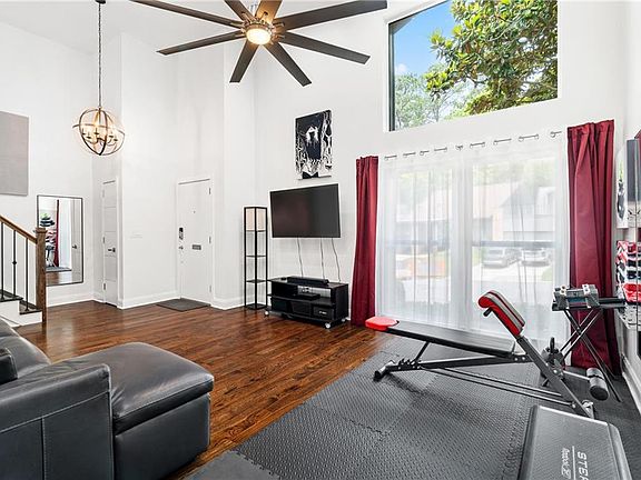 3rd image of 235 Leeward Ln
