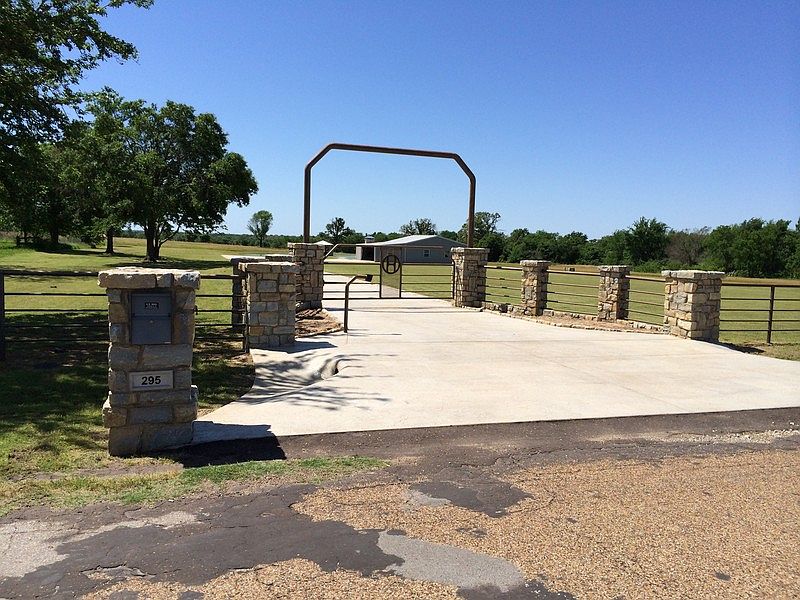 Entryway with securtiy gate.