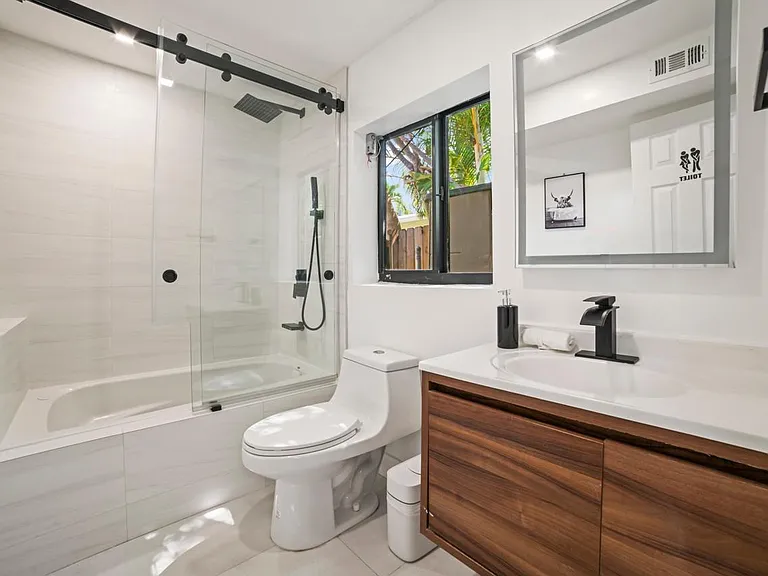 1107 Lincoln St — Photo 12