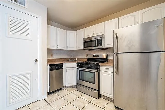 524-526 4th St #12 — Photo 3