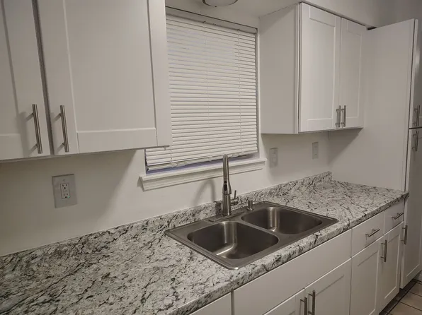 114 Sandia Rd NW Unit C, Albuquerque, NM 87107