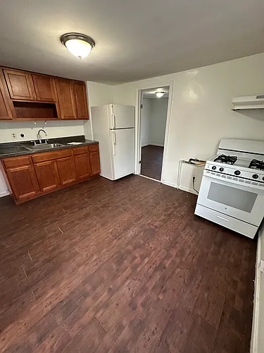 27 Hickory St Photo 1