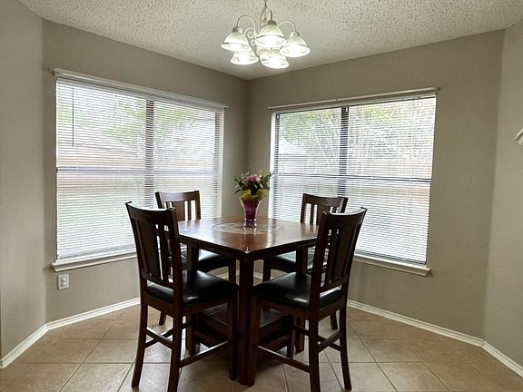 3rd image of 2625 Glen Field Dr