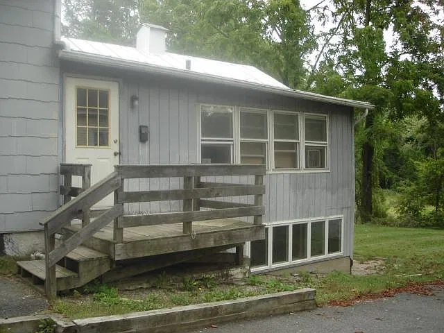 50 Railroad St — Photo 3
