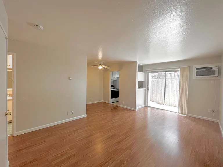 1823 H Street — Photo 3