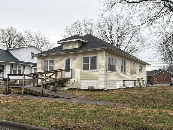 2nd image of 102 Flora Ave
