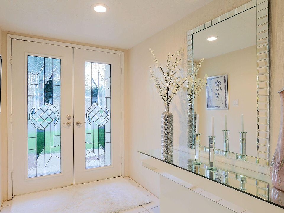 Elegant front entry and foyer