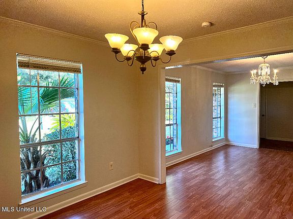 5th image of 2207 Sandalwood Pl