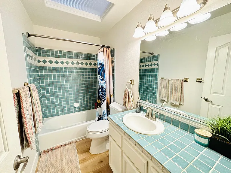 555 Reddington Dr — Photo 9