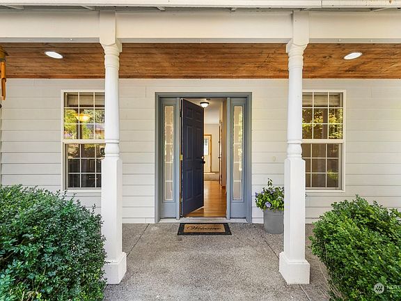 5th image of 5929 Cedar Court NE