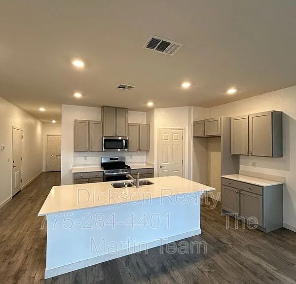 1451 Granary Park Ave — Photo 3