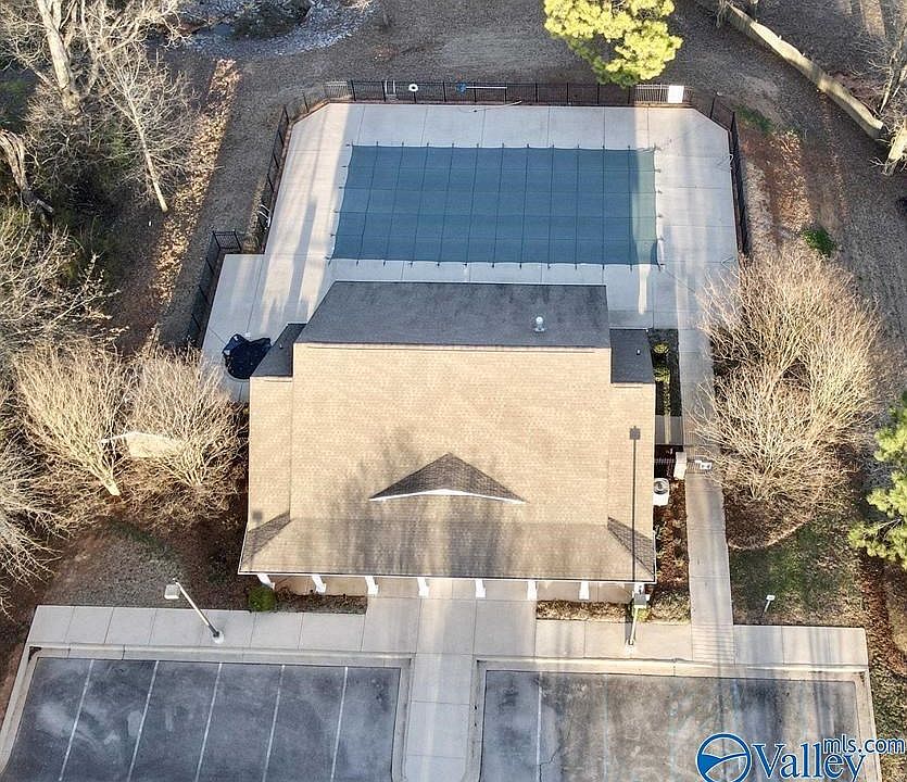 2nd image of 164 Winding Creek Rd NW