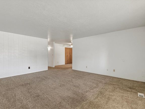 5th image of 117 N Homedale Ave