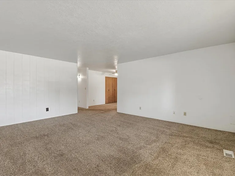 117 N Homedale Ave — Photo 5