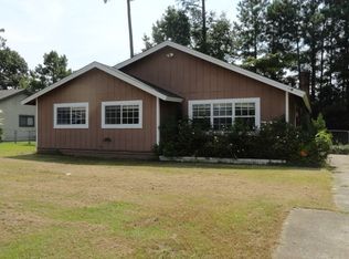 310 S Willow Ln, Jacksonville, NC 28546