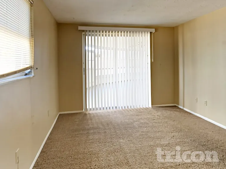 3327 Seffner Dr — Photo 11