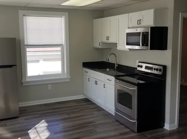 1 Graves St #3, South Deerfield, MA 01373