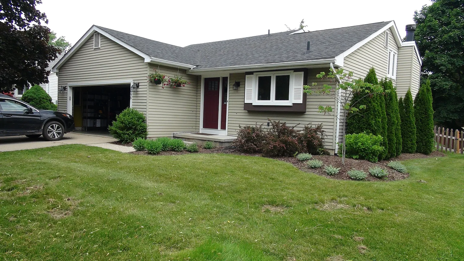 1695 Northbrook Dr photo 1