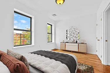 Rented by R New York