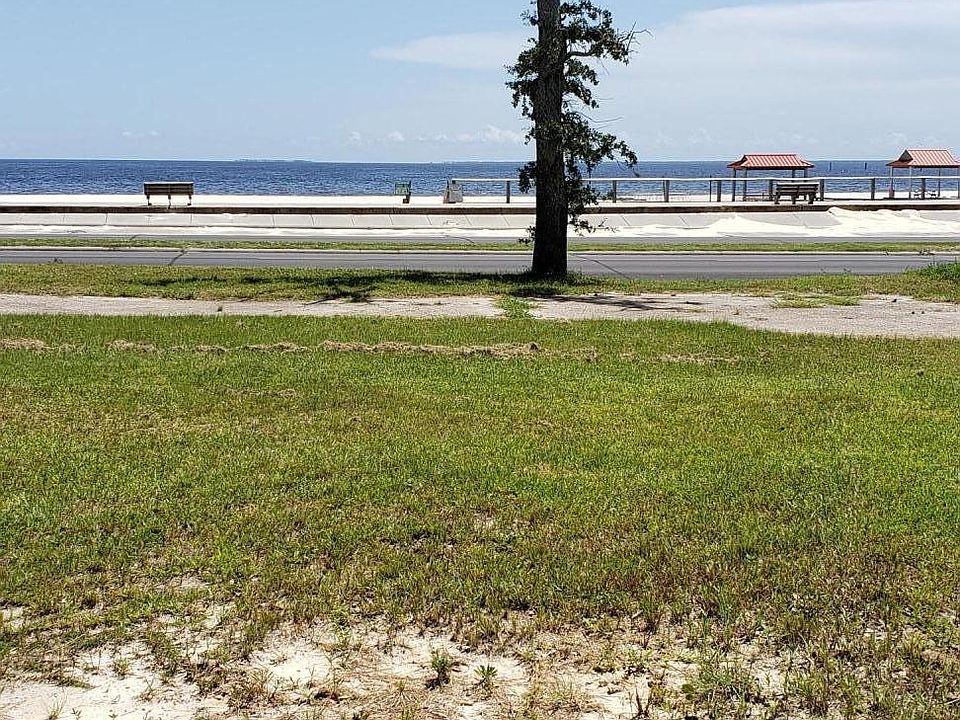 2nd image of 402 E Beach Blvd