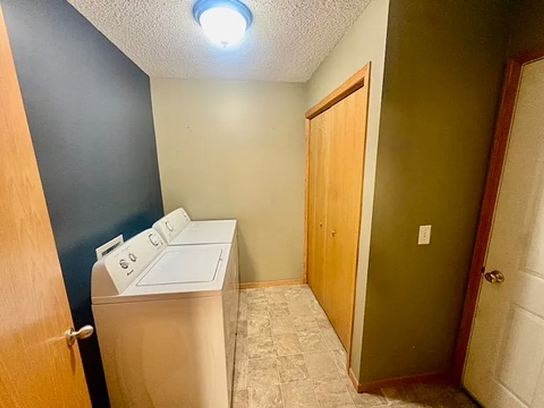 17119 Eastwood Ave — Photo 9