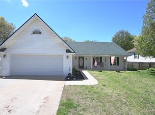 602 Harrington St, Dearborn, MO 64439