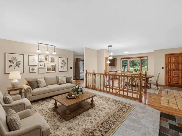7712 Riverdale Dr N, Brooklyn Park, MN 55444