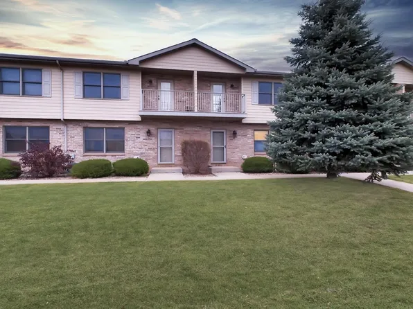 1690 Drum Corps Dr APT D, Menasha, WI 54952