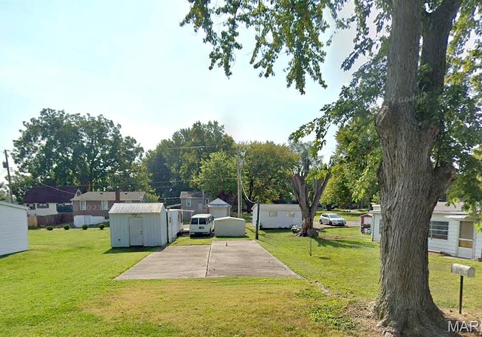 1st image of 1829 & 1830 E C St