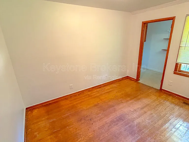 2525 Tredway Dr — Photo 7