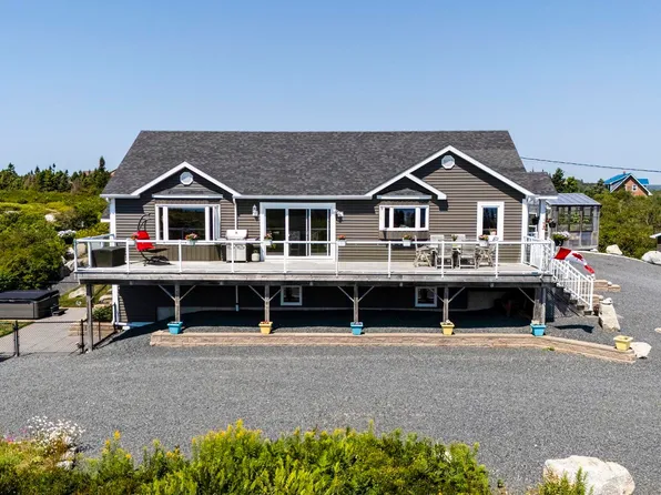 21 Leo Ln, Halifax, NS B3T 0B7
