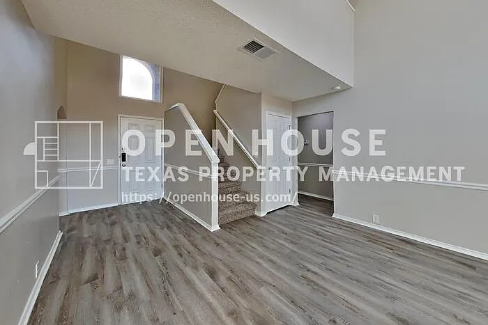 4 bed, 2.0 bath, 2249 sqft, $2,400 — Photo 3