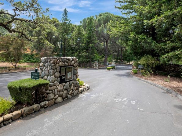 17 Sleepy Hollow Dr, Carmel Valley, CA 93924