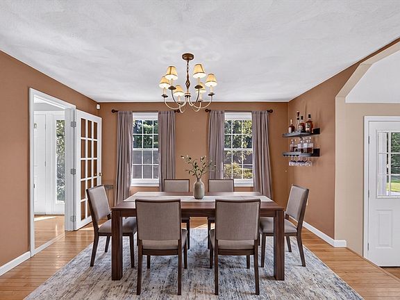 5th image of 6 Paddock Ln