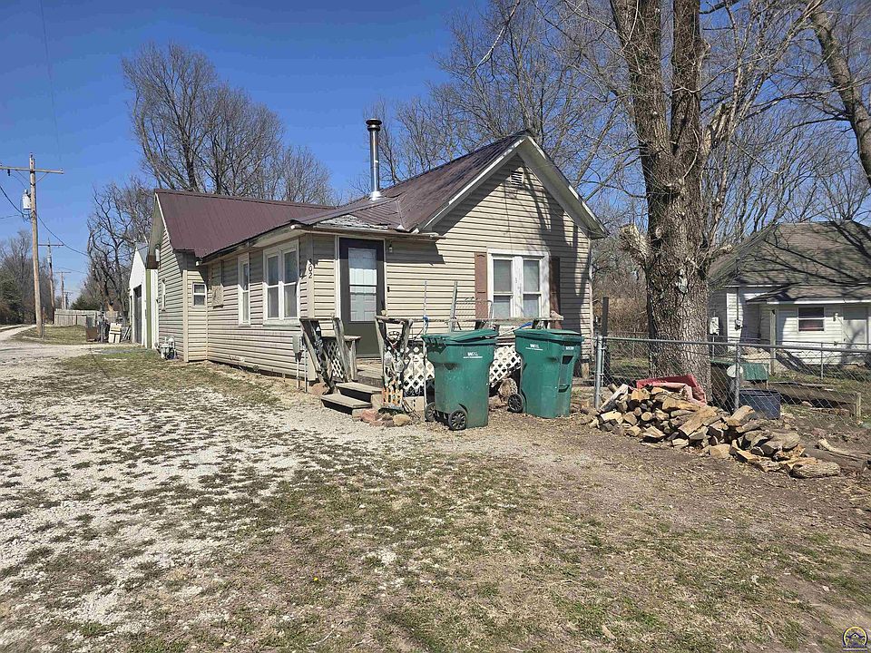 1st image of 302 2nd St