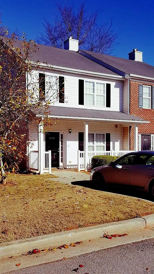 Leeshire Terrace , Tucker — Photo 1