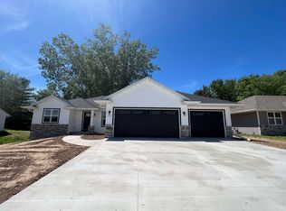 1059 Crescent Sq, Green Bay, WI 54313