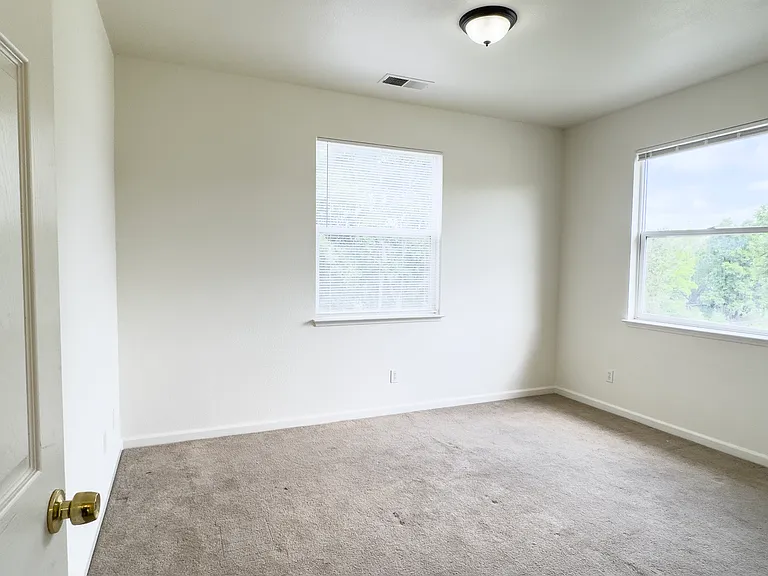 852 3rd St W — Photo 21