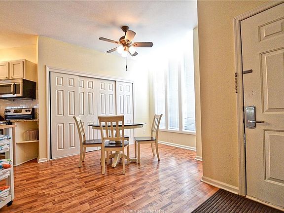 4th image of 19 Lemoyne Ave APT 10