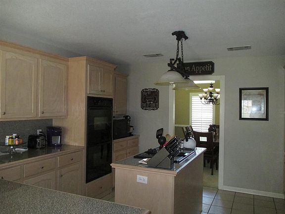 3rd image of 7 Windmere Dr