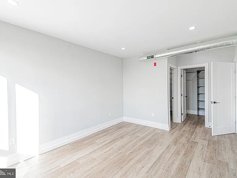 526 Brown St #206 — Photo 15