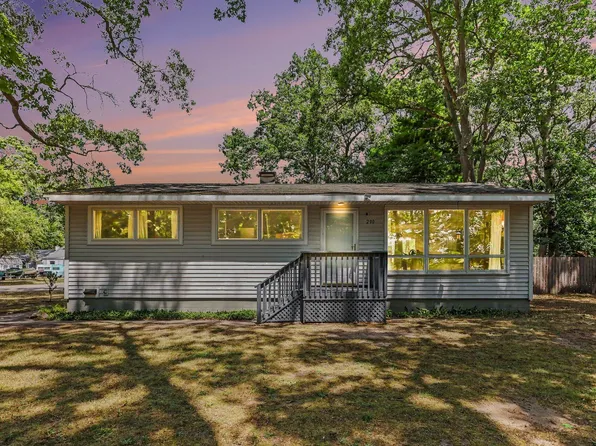 290 Eric Ave, Norton Shores, MI 49444