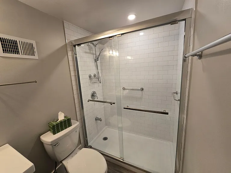 882 Penn Ave NE #3 — Photo 16