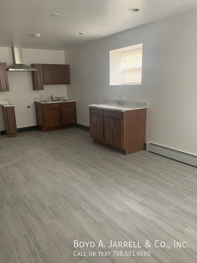 !!Washington Park! 57th & Michigan. $750. studio — Photo 2