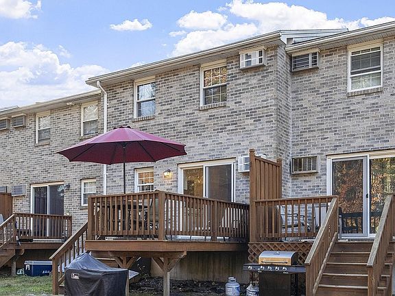 3rd image of 89 Fieldstone Drive #89