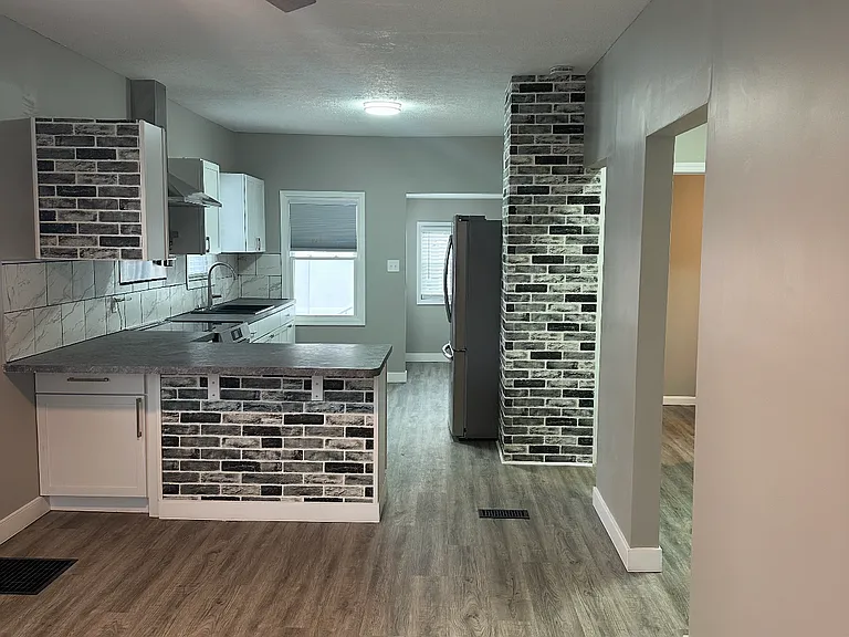 629 Webb Ave SW — Photo 2