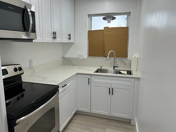 4th image of 1700 Cleveland St APT 104